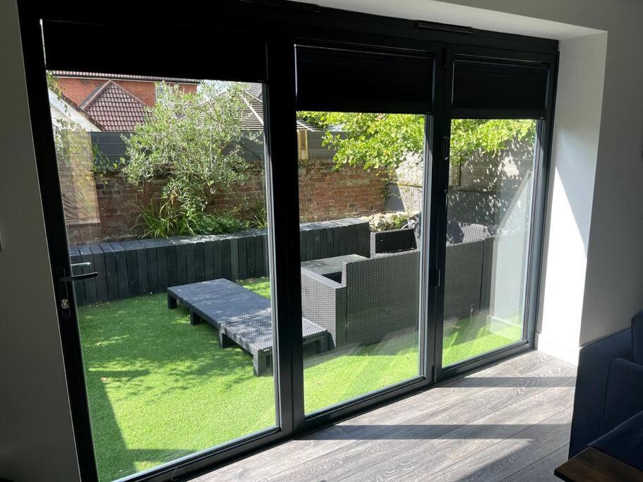 The Hideaway With Own Private Sunny Garden Appartement Bournemouth Buitenkant foto